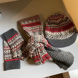 Eddie Bauer Scarf/Glove/Hat set